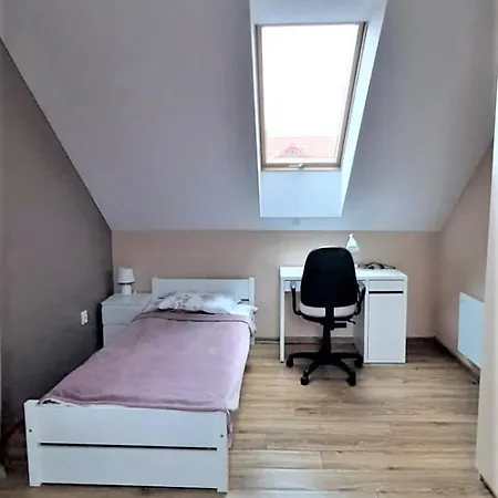 House Between Cracow And 度假居